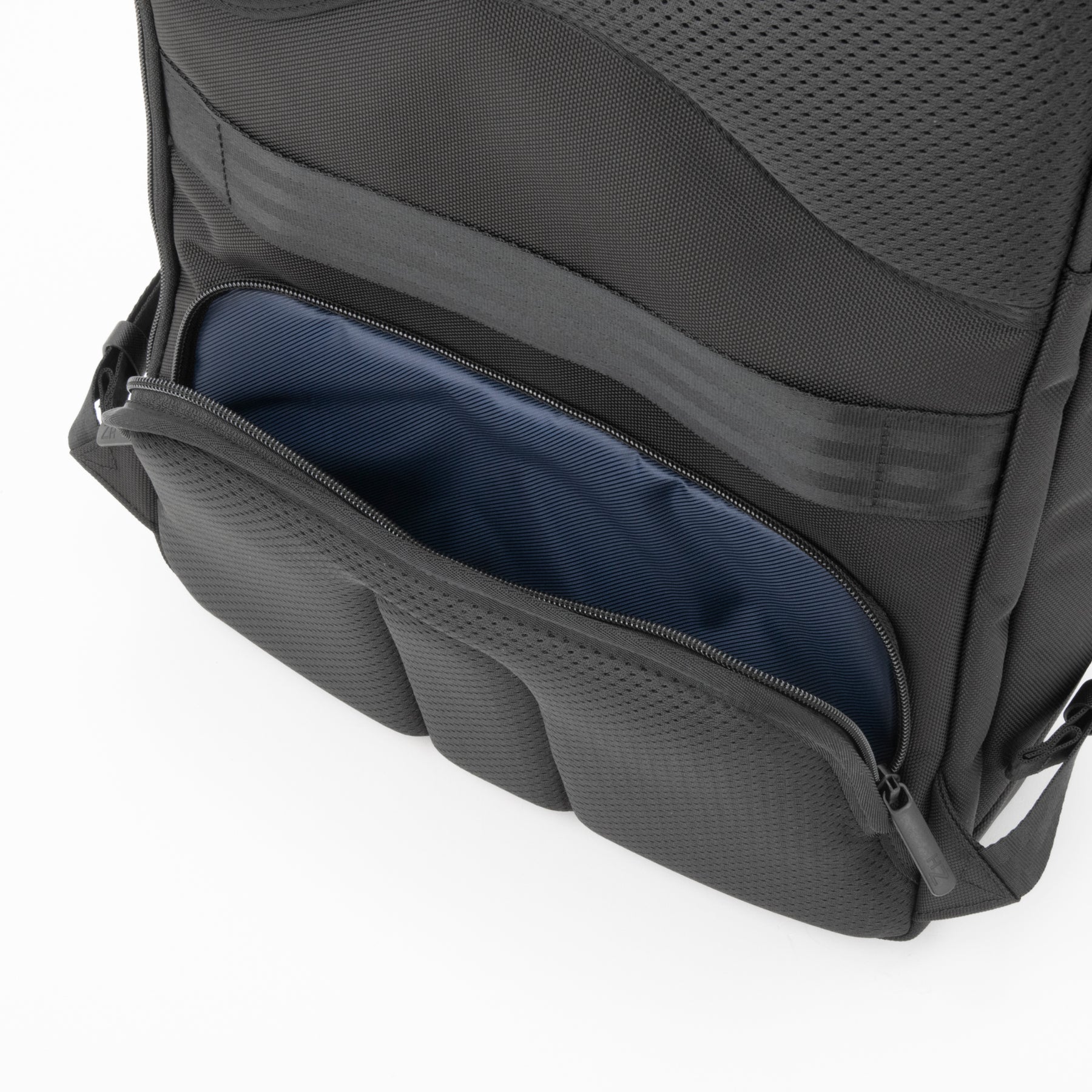 Z PACK d | type-F Medium Backpack B4/15.6" PC 81672