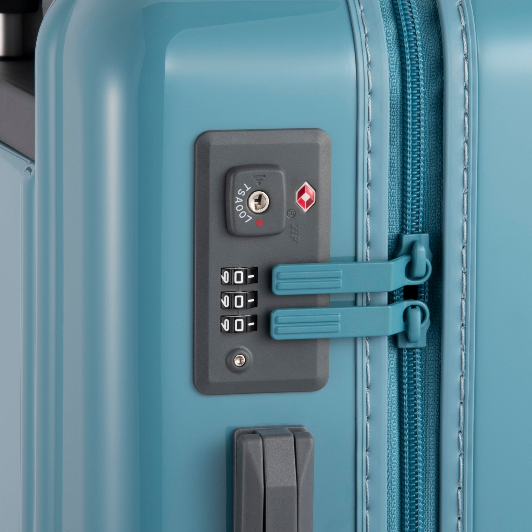 Classic Lightweight 4.0 KM Edition | Carry-On Travel Case 32L 81368