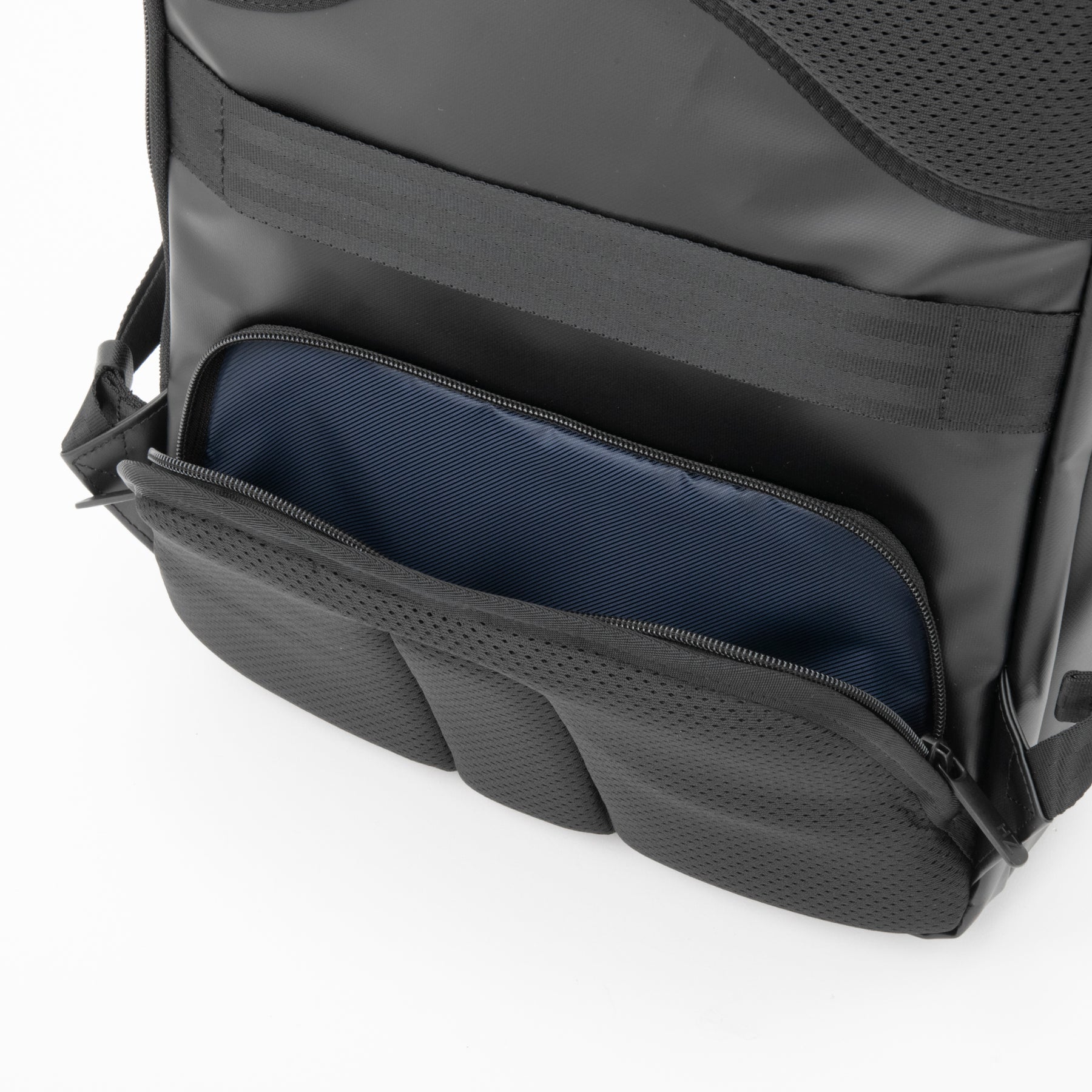 Z PACK d | type-C Laminated Small Backpack A4/14" PC 81681