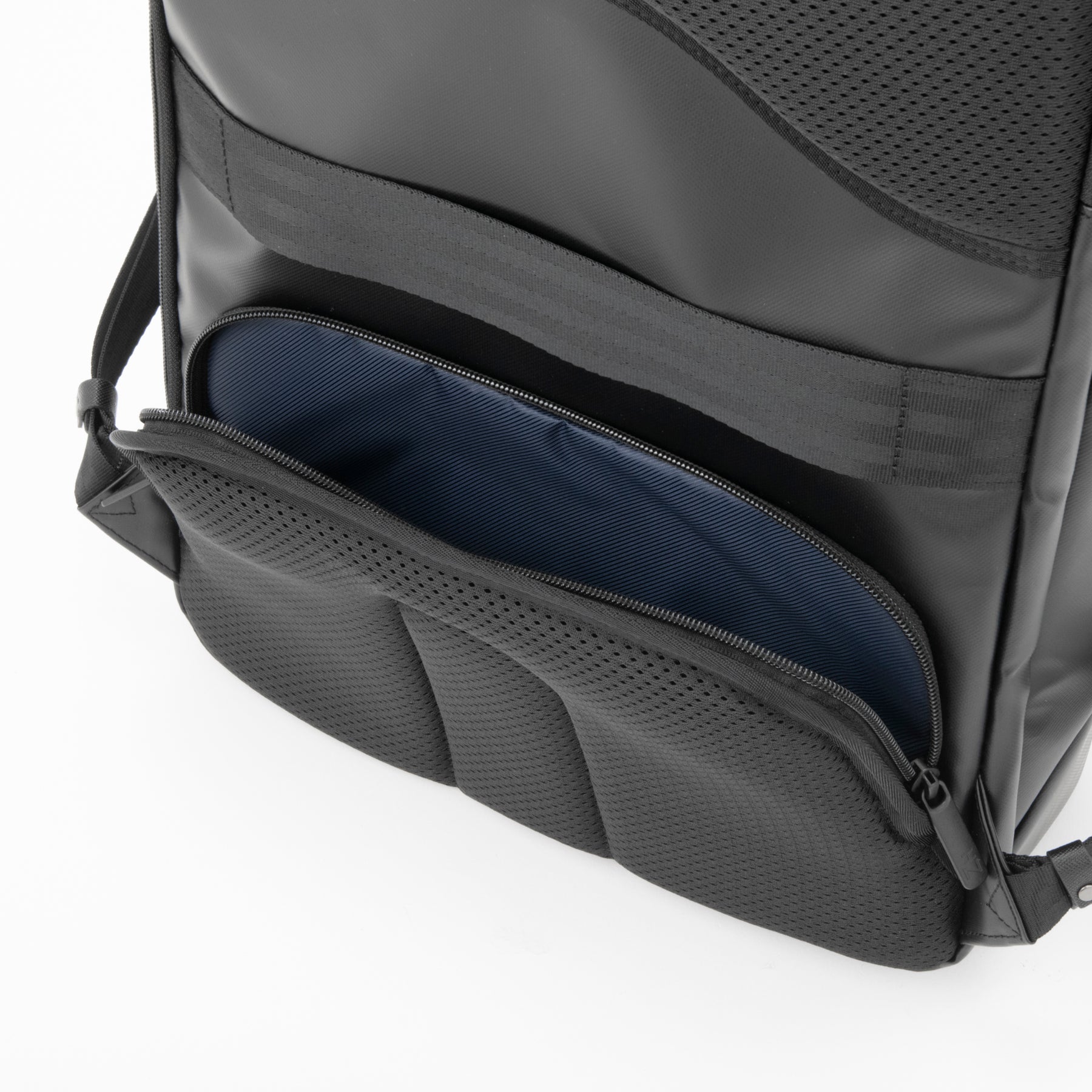 Z PACK d | type-C Laminated Medium Backpack B4/15.6" PC 81682