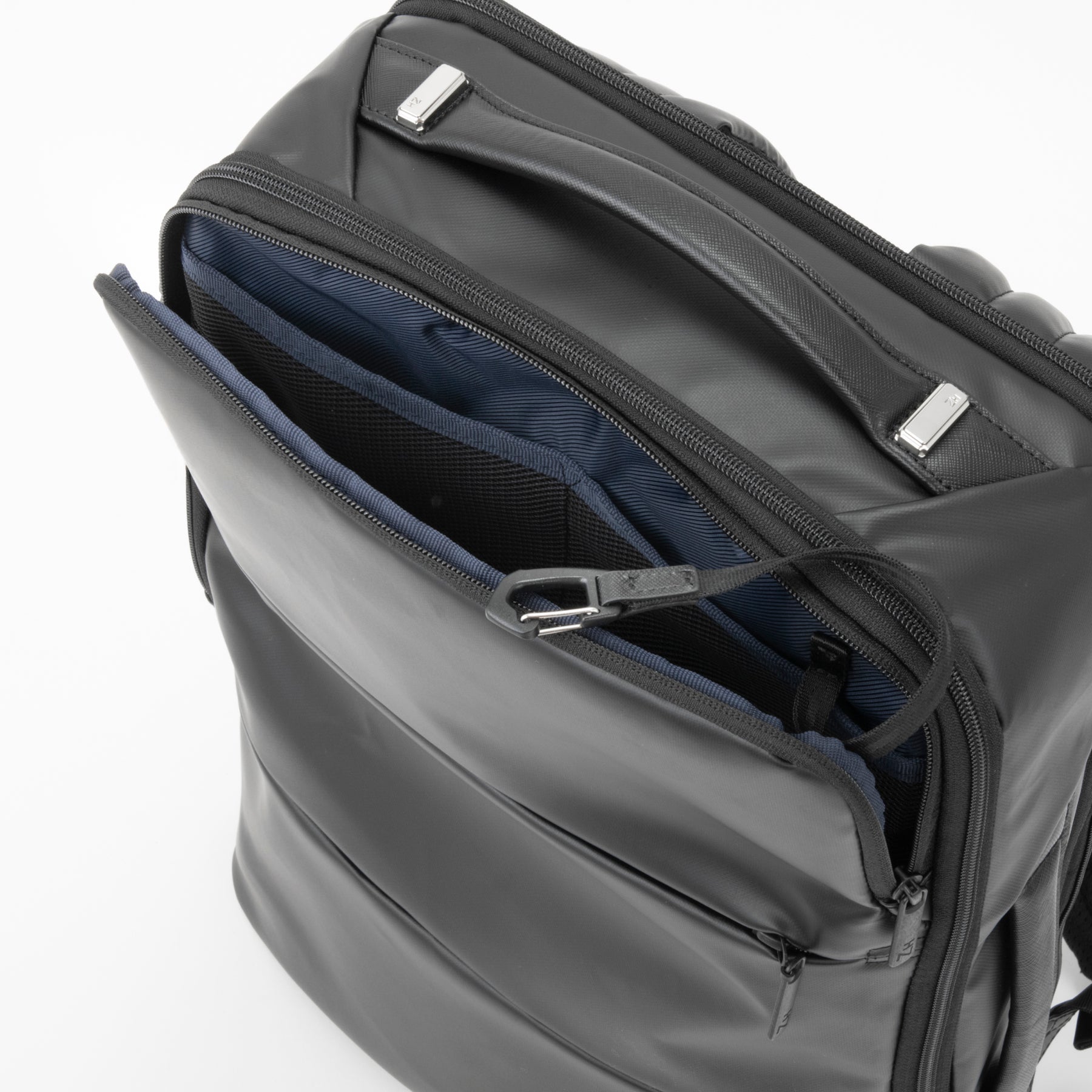 Z PACK d | type-C Laminated Medium Backpack B4/15.6" PC 81682