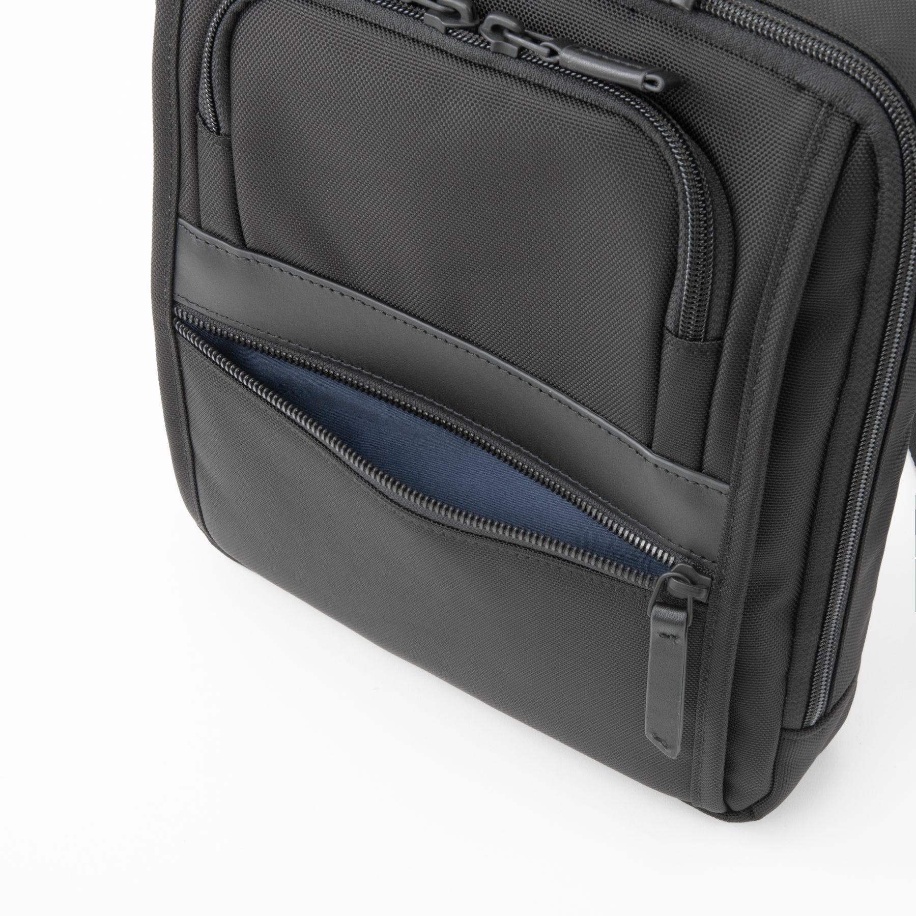 ZEST2 d | Horizontal Shoulder Bag M 81702