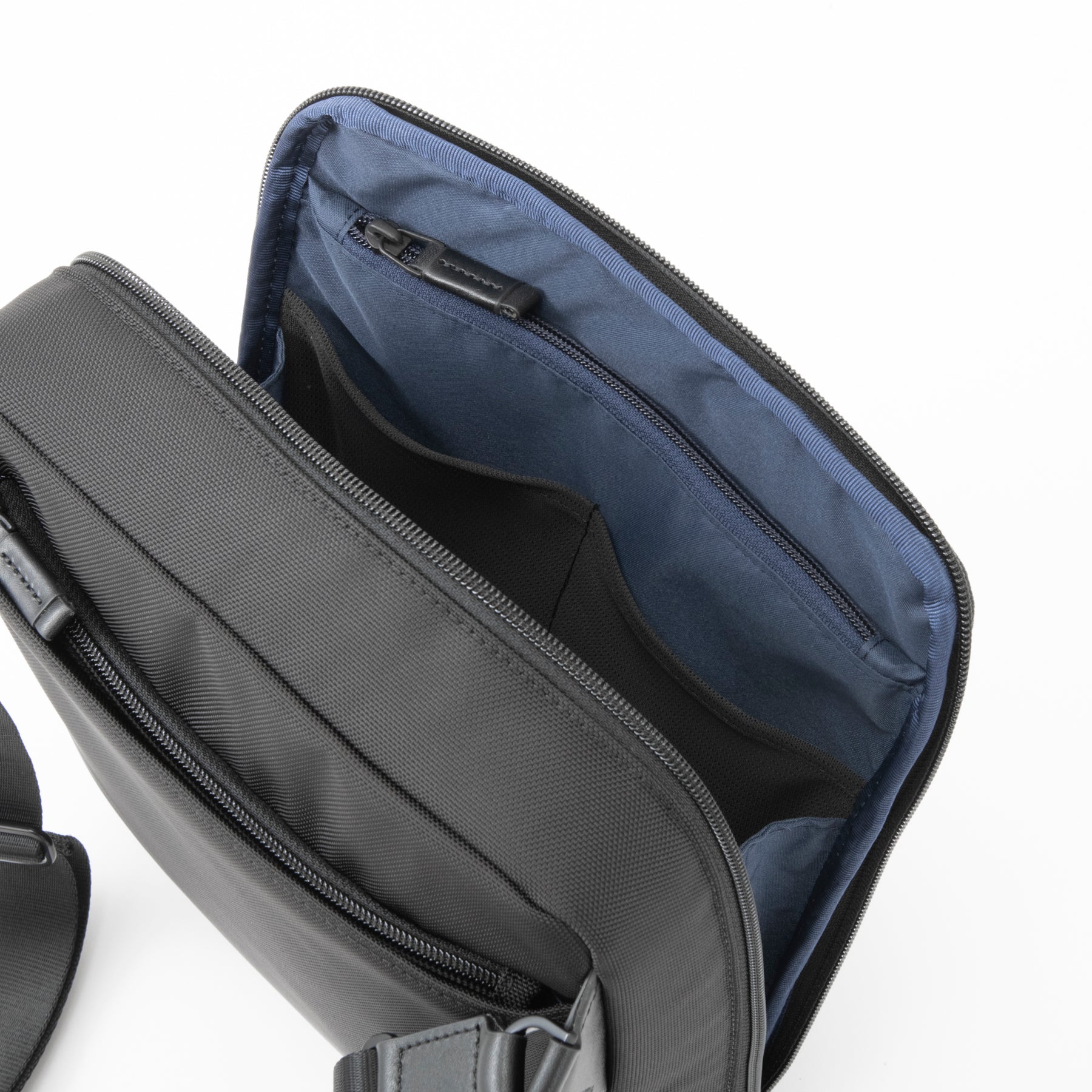 ZEST2 d | Horizontal Shoulder Bag M 81702