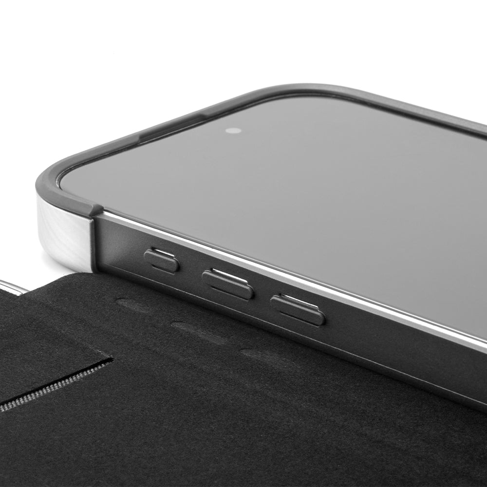 Accessories | Hybrid Shockproof Flip Case for iPhone 17 (6.3inch: 2レンズ) 81712