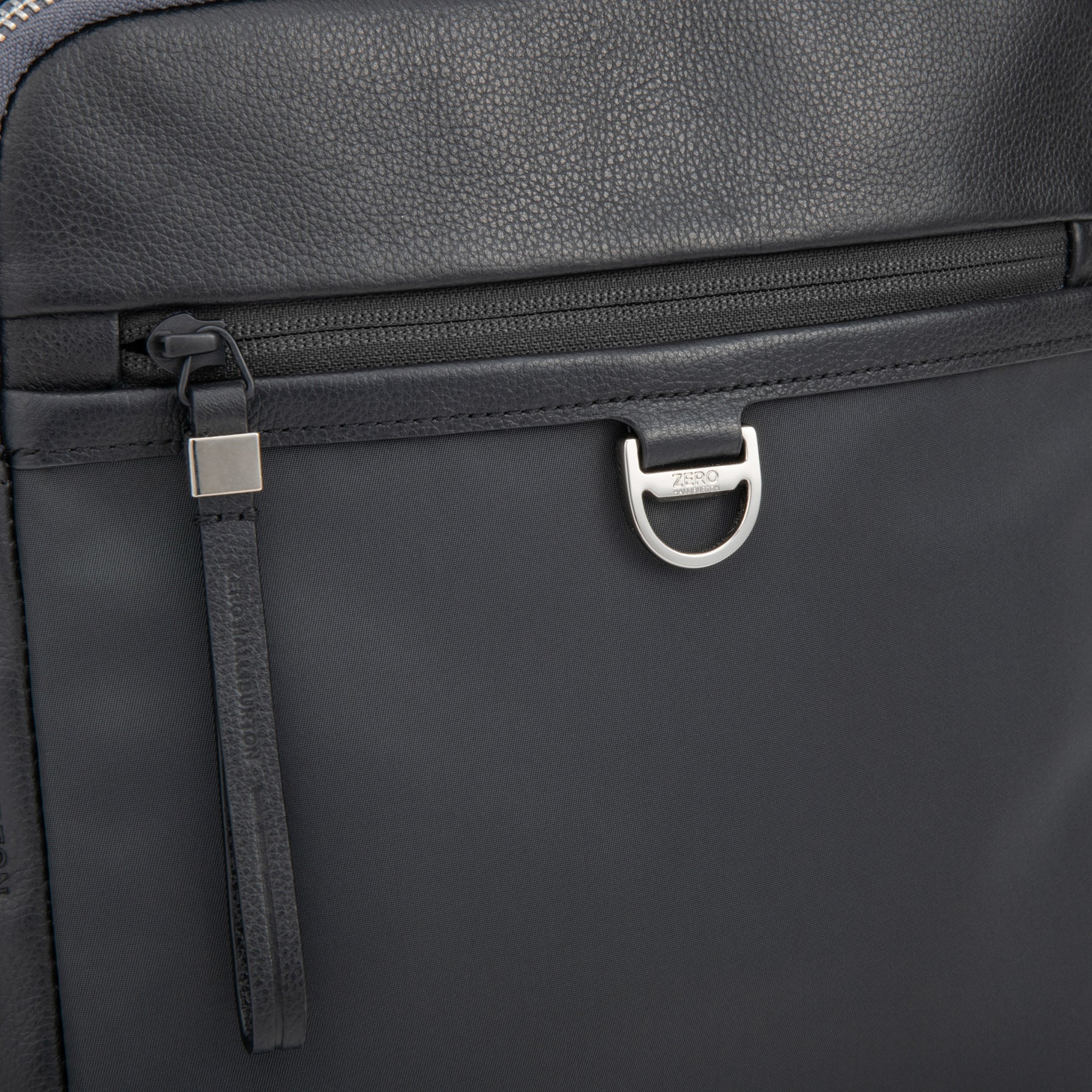 UE Collection | Round-Zip Slim Square Shoudler 81752