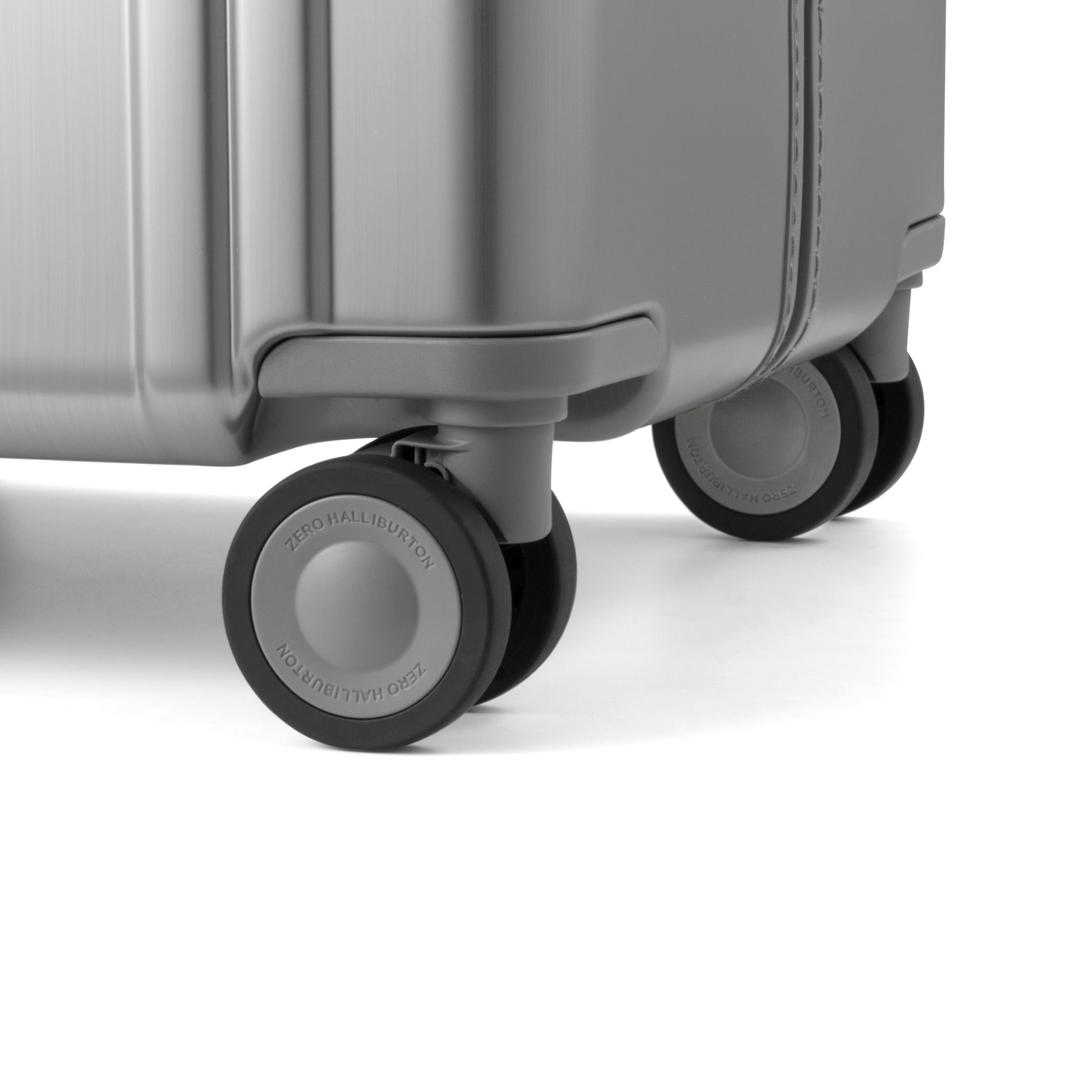 Classic Lightweight 5.0 Metallic | Large Portable Trunk 75L | 81864