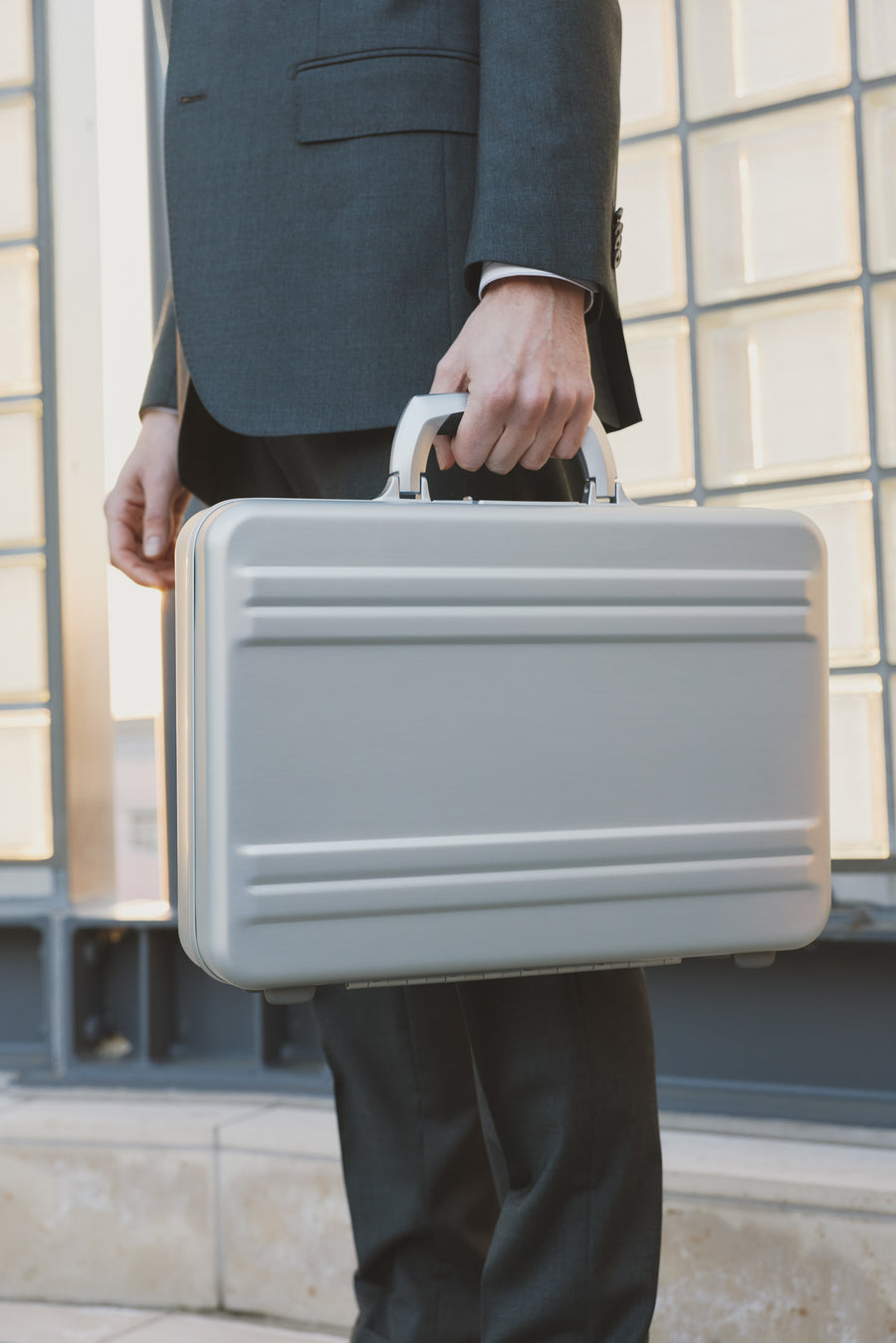 Slim Aluminum Attaché Case | ゼロハリバートン公式オンラインストア