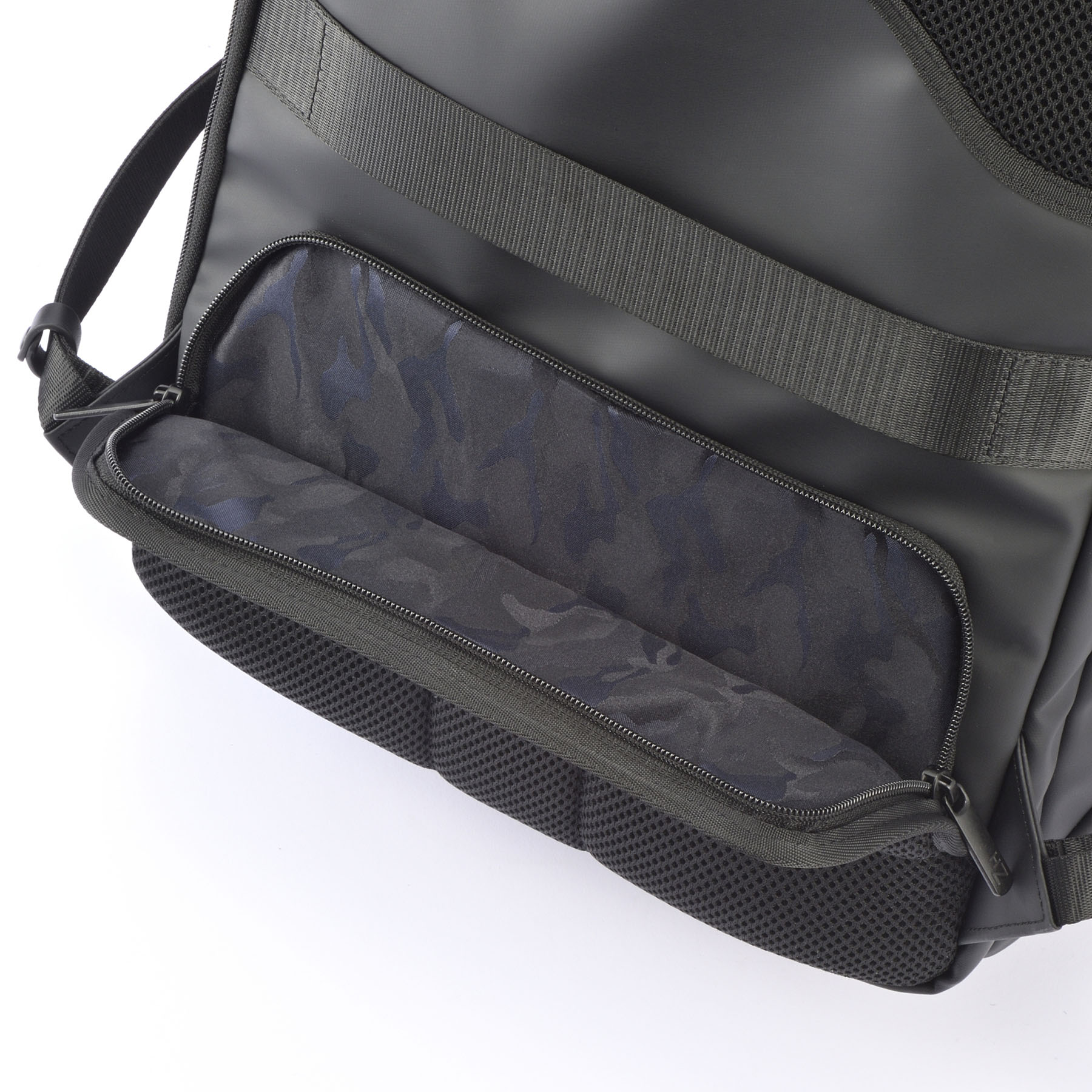 Z PACK | type-C Laminated Backpack B4/15.6